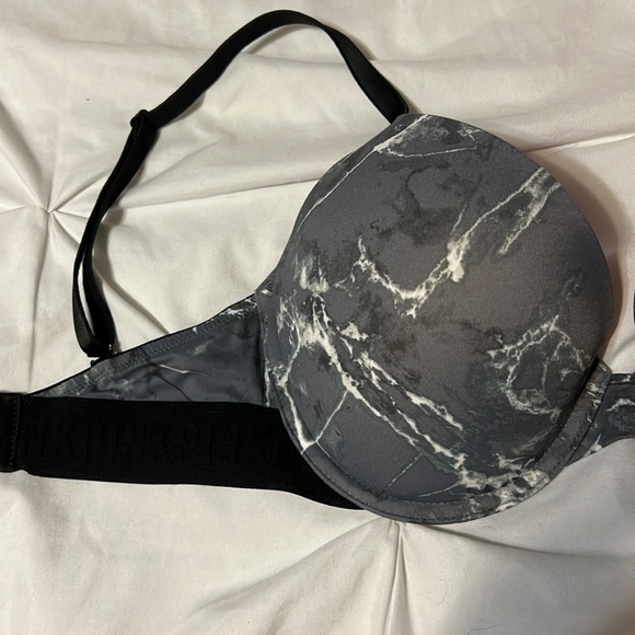 PINK Victoria’s Secret Wear-Everywhere Push-up Bra 32DD - Picture 2 of 7